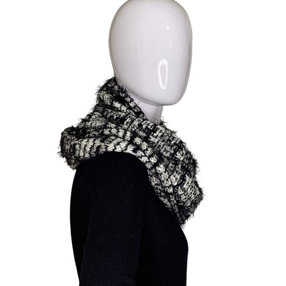 BCBGeneration Infinity Scarf Knit Black and White One Size - Picture 7 of 10